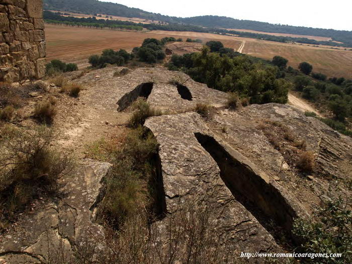 NECRPOLIS EN LA ROCA AL SUR DEL TEMPLO